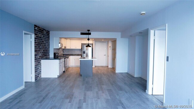 Building Photo - 20505 E Country Club Dr