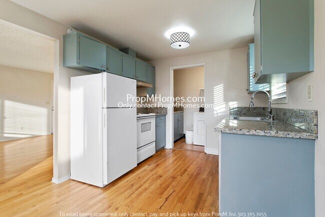 Building Photo - Charming 2 Bedroom Duplex in SW Portland!