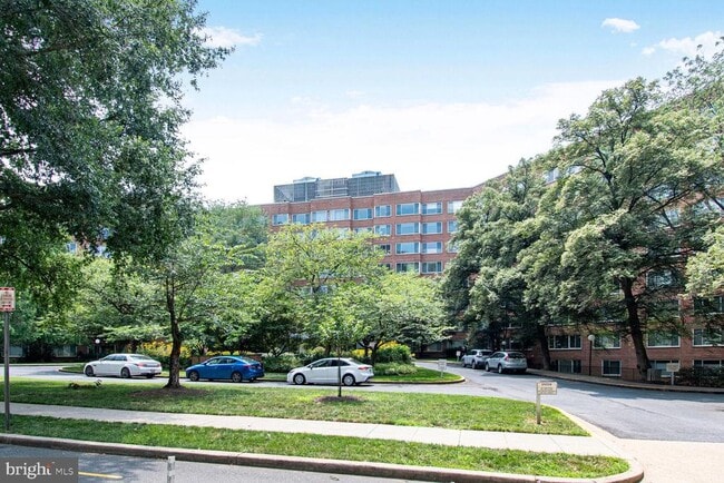 Building Photo - 4000 Tunlaw Rd NW