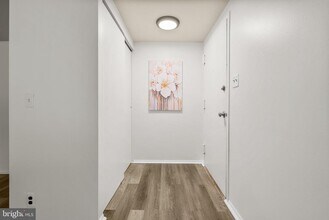 Building Photo - 435 Christopher Ave