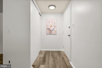 Building Photo - 435 Christopher Ave