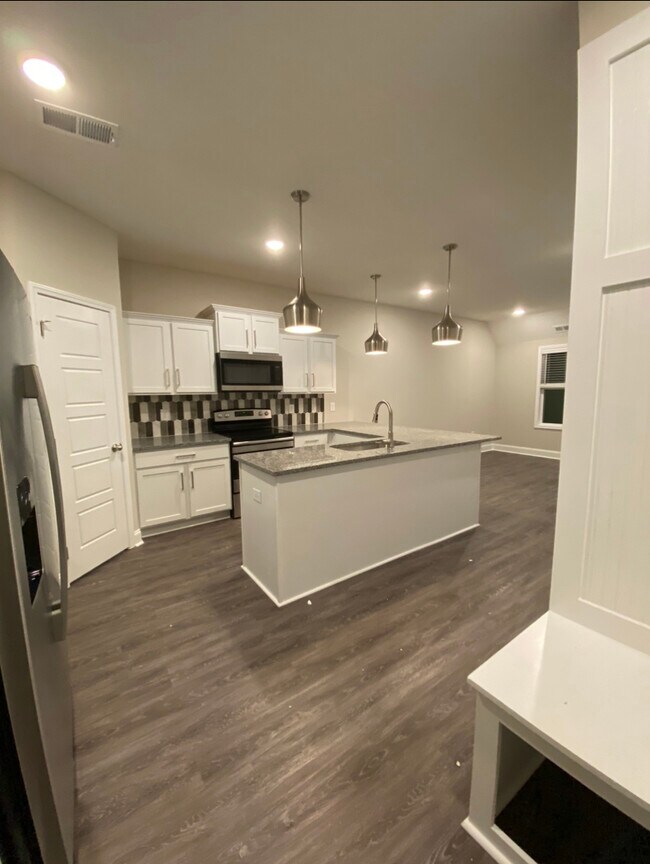 Foto del edificio - 1040 Glenkirk Dr