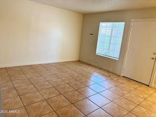 Foto del edificio - 1622 E Campbell Ave