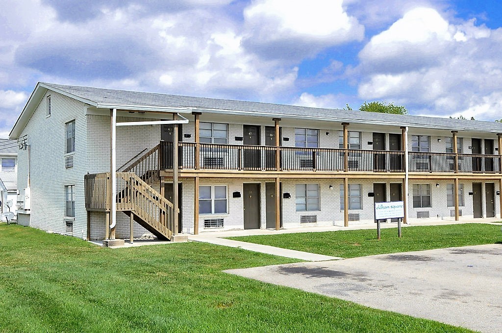 Primary Photo - Oldham Square Apartments