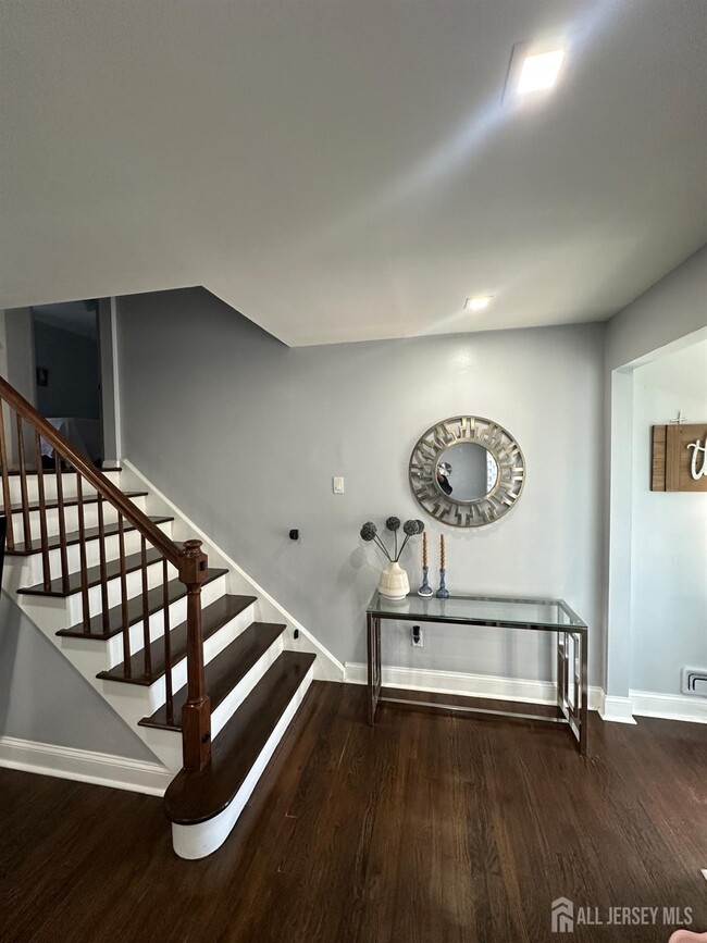 Building Photo - 1019 Main St