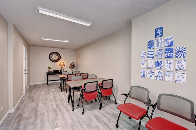 Photo du bâtiment - Waterloo Avenue Apartments