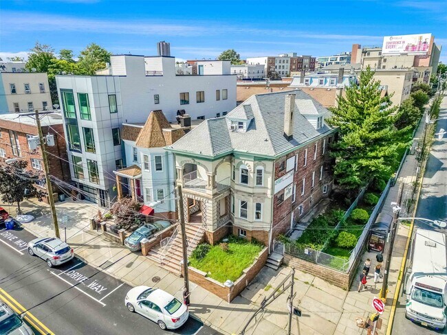 Foto del edificio - 3311 Pleasant Ave