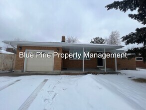 Building Photo - 239 Pinon Dr