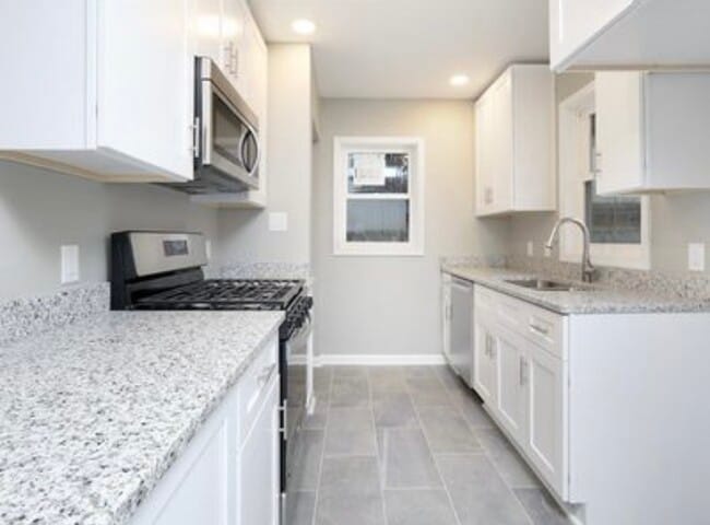 Building Photo - 212 Thornton Ave