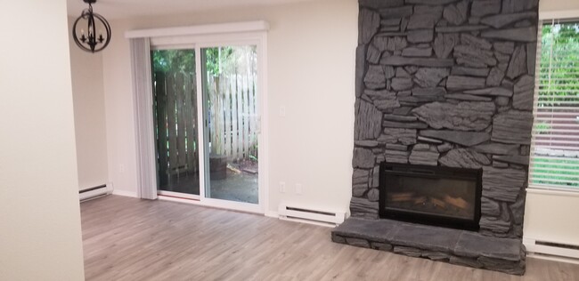 Living/dining - 3140 SE Stott Cir