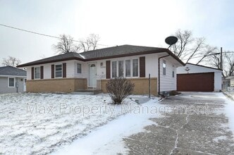 Building Photo - 3300 Bel Aire Rd