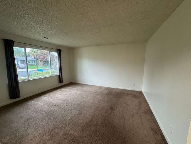 Building Photo - Beautiful Home, Coming SOON! Great Neighbo...