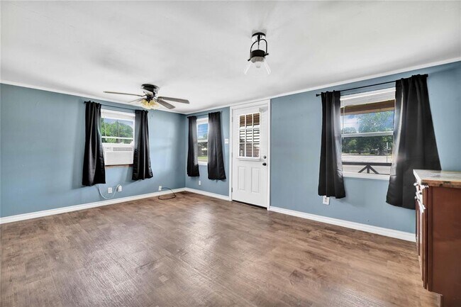 Building Photo - 10821 TX-150