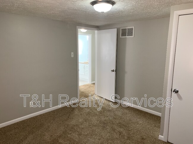 Foto del edificio - 445 N Eaton Ave