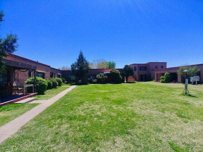 Foto del edificio - 1022 Silver Ave SW