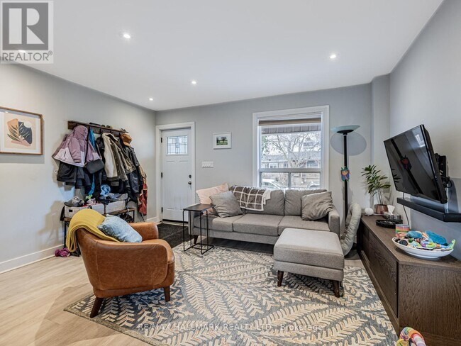 Photo du bâtiment - 263 Springdale Blvd