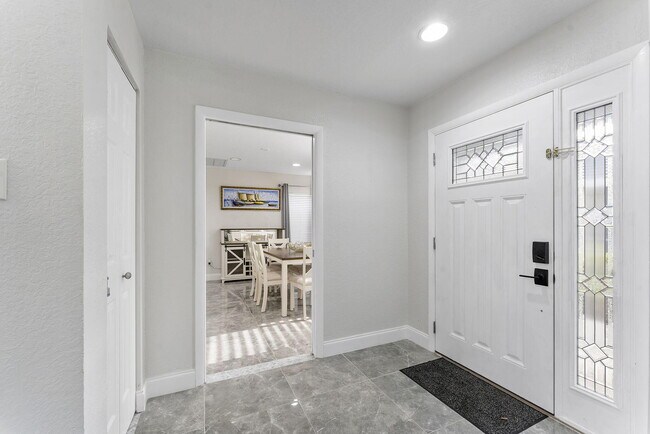 Foto del edificio - 8103 Covington Ct