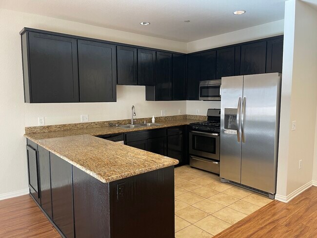 Foto del edificio - 5827 Carlton Way