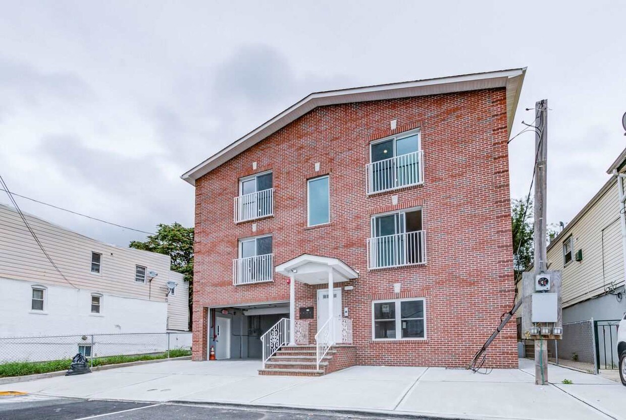Primary Photo - 4316 Durham Ave