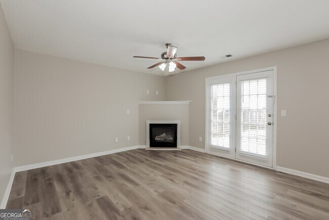 Building Photo - 10 Chandler Cir