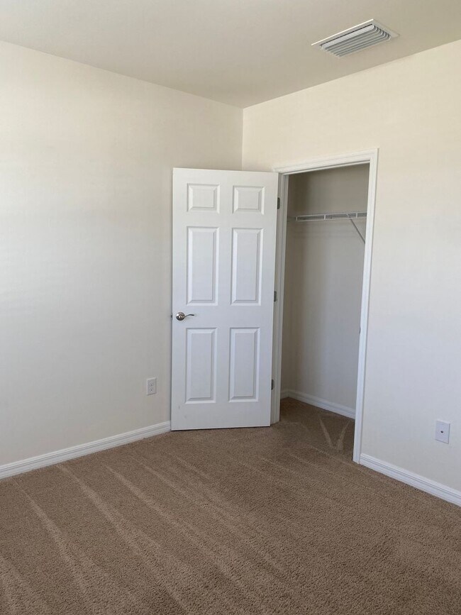 Building Photo - Welcome Home! 3BR/2BA Single-Family Home w...