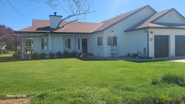 Foto del edificio - 18635 Lone Oak Ln