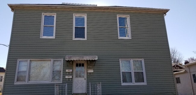 Building Photo - 726 W Clay St