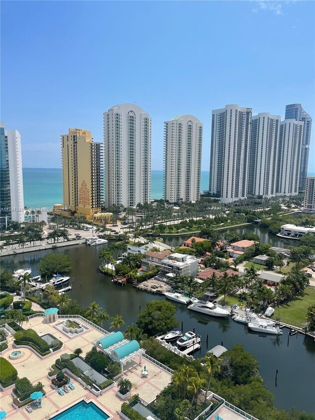 Primary Photo - 16500 Collins Ave