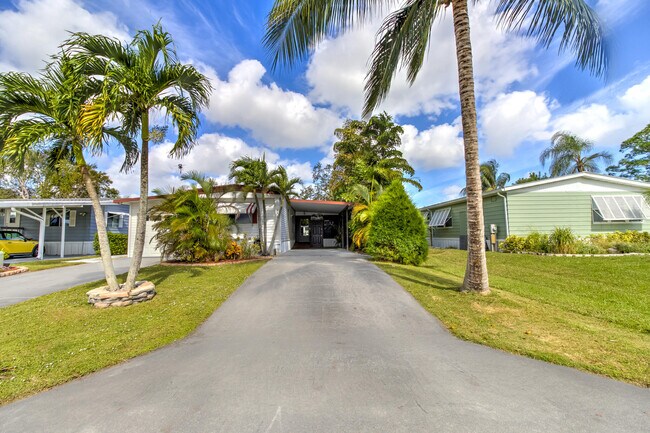 Foto del edificio - 241 SE Paradise Pl