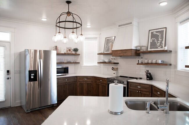 Foto del edificio - 2117 Loretta Parker Ln