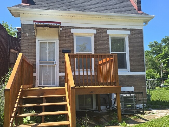 Building Photo - 5608 Wabada Ave