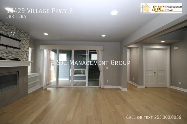 Foto del edificio - 18429 Village Pkwy E