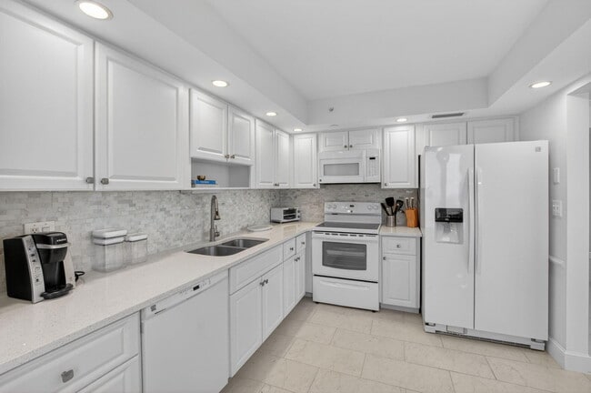 Foto del edificio - 3009 S Ocean Blvd