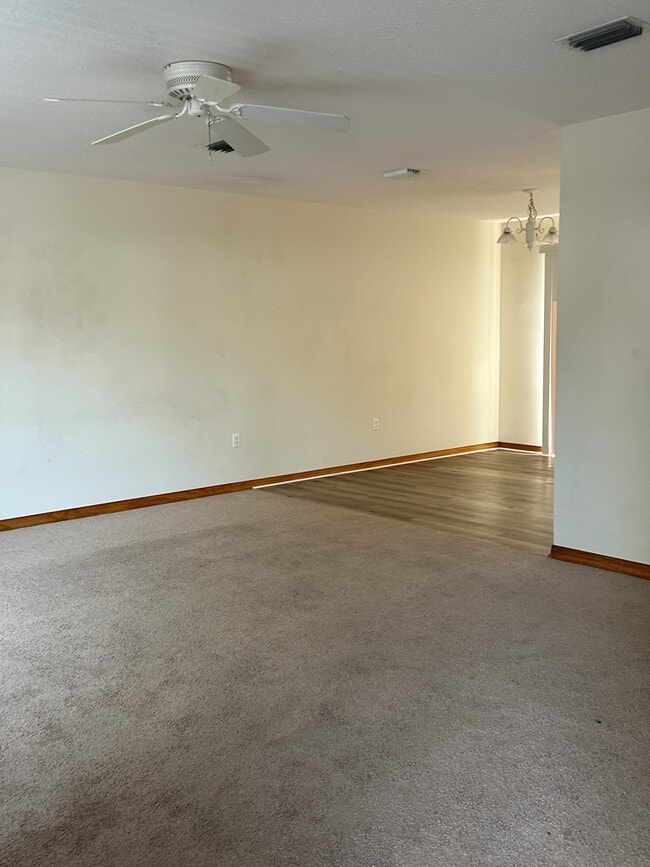 Foto del edificio - 836 Stonegate Ct