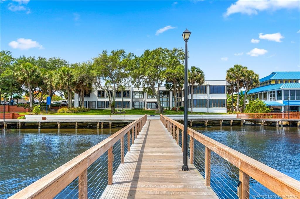 Foto principal - 3676 NE Skyline Dr