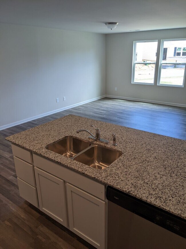 Foto del edificio - 2-Story Townhome-Salisbury