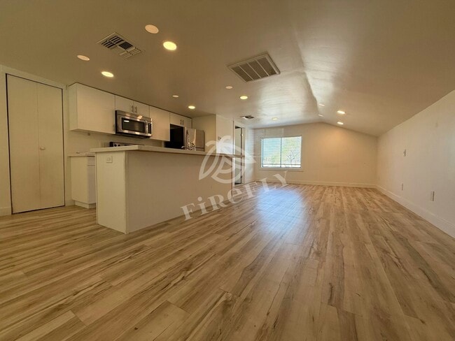Photo - 1695 E Indianola Ave Apartment
