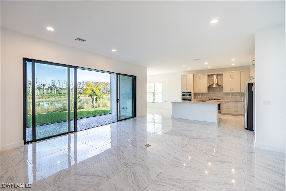 Foto del edificio - 12813 Hawkins Dr