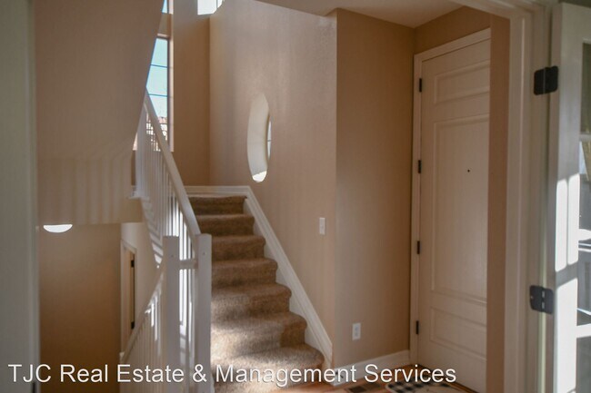 Building Photo - 4 br, 3.5 bath House - 3465 Beeler Ct