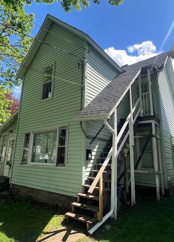 Primary Photo - 184 Columbia St
