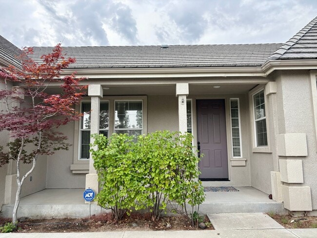 Building Photo - Beautiful Home in ArrowCreek!