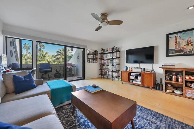 Building Photo - "Chic Palm Springs Retreat: Spacious 1-Bed...