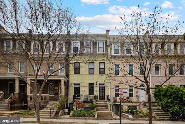 Building Photo - 2706 Ontario Rd NW