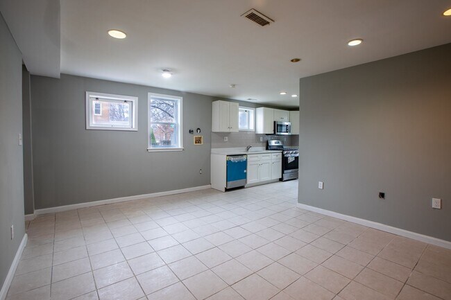 Building Photo - Lovely 2 BR/1 BA Condo in Columbia Heights!