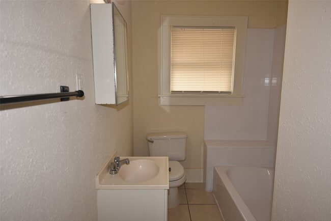 Building Photo - 4618 Clay St
