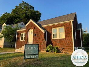 Building Photo - 8 N Park Ave