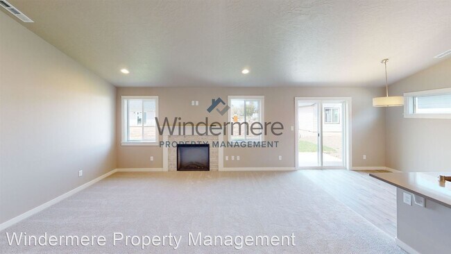 Building Photo - 3 br, 2 bath House - 1493 Theresa Ave