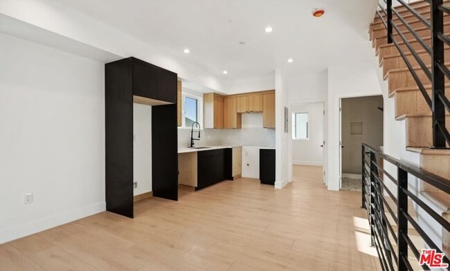 Foto del edificio - 438 E 28th St