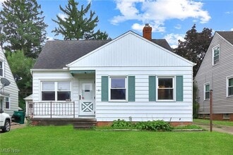 Building Photo - 15818 Maplewood Ave