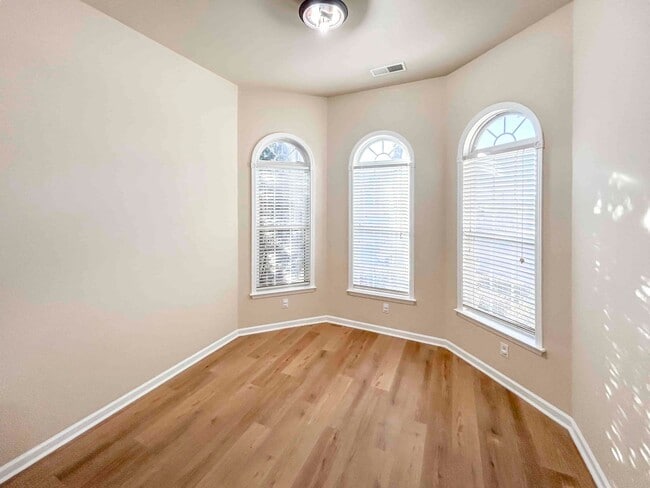 Foto del edificio - Immaculate 4 BR/3 BA Traditional in Acworth!